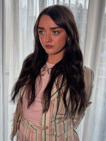 Maisie williams page leaked private photo uncensored HD quality