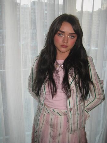 Maisie williams page leaked private photo uncensored HD quality
