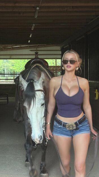 Mikayladvip  page leaked private photo uncensored HD quality