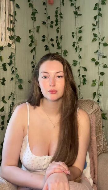 Moorer reading leaked private photo uncensored HD quality
