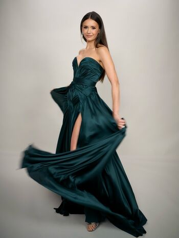 Nina dobrev page leaked private photo uncensored HD quality