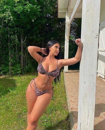 Petitebruneone leaked private photo uncensored HD quality