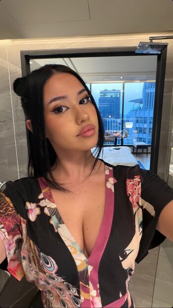 Petitebruneone leaked private photo uncensored HD quality