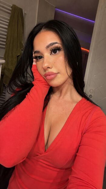 Petitebruneone leaked private photo uncensored HD quality