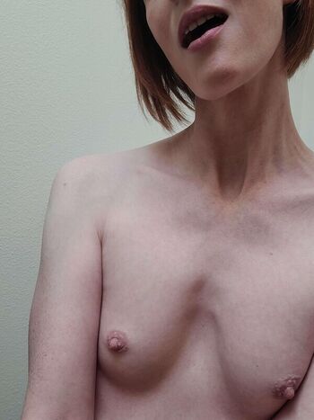 Petitepetwifey leaked private photo uncensored HD quality