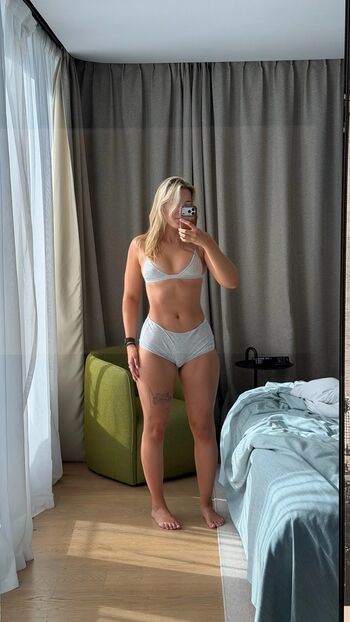 Pineapplebrat leaked private photo uncensored HD quality
