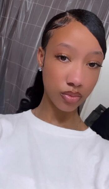 Prettii miraclee leaked private photo uncensored HD quality