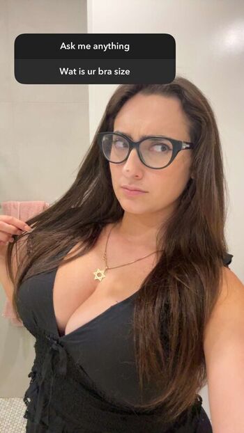 Qveenjulia  page leaked private photo uncensored HD quality