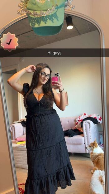 Qveenjulia  page leaked private photo uncensored HD quality