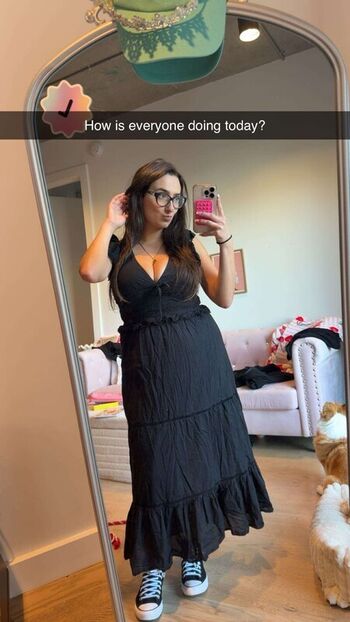 Qveenjulia  page leaked private photo uncensored HD quality
