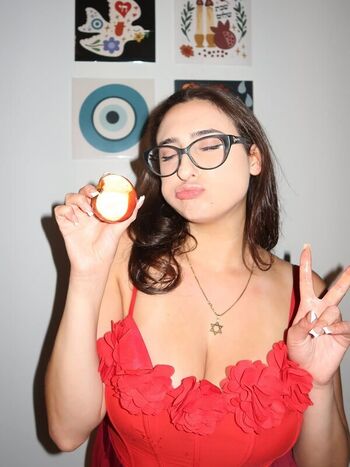 Qveenjulia  page leaked private photo uncensored HD quality
