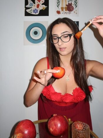 Qveenjulia  page leaked private photo uncensored HD quality