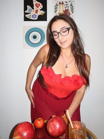 Qveenjulia  page leaked private photo uncensored HD quality