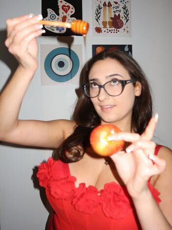 Qveenjulia  page leaked private photo uncensored HD quality