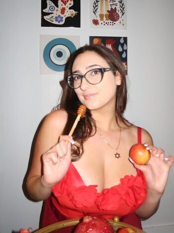 Qveenjulia  page leaked private photo uncensored HD quality