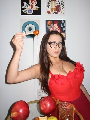 Qveenjulia  page leaked private photo uncensored HD quality