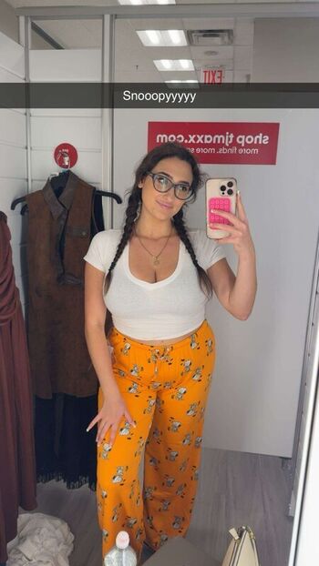 Qveenjulia  page leaked private photo uncensored HD quality