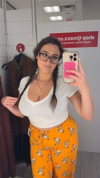 Qveenjulia leaked private photo uncensored HD quality