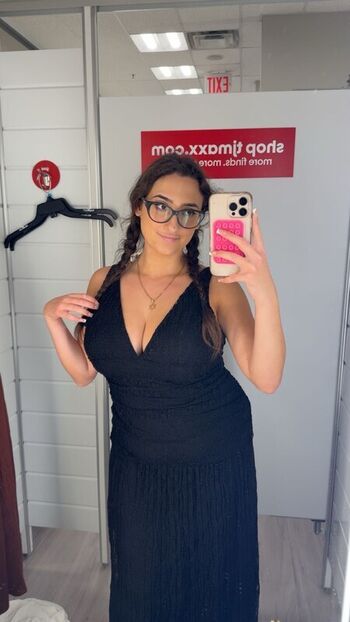 Qveenjulia leaked private photo uncensored HD quality
