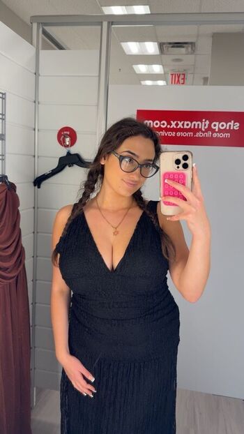 Qveenjulia leaked private photo uncensored HD quality