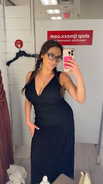 Qveenjulia leaked private photo uncensored HD quality