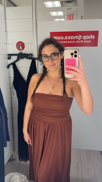 Qveenjulia leaked private photo uncensored HD quality
