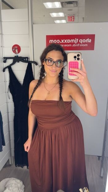 Qveenjulia leaked private photo uncensored HD quality