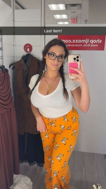 Qveenjulia leaked private photo uncensored HD quality