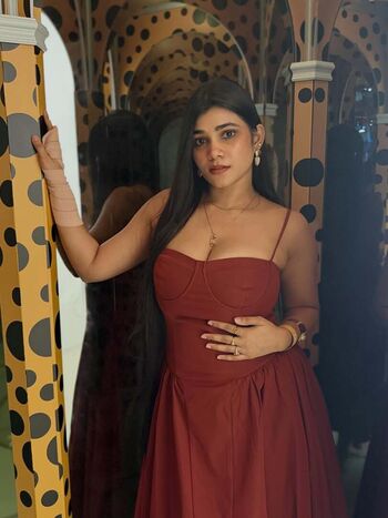 Saadhananaidu leaked private photo uncensored HD quality
