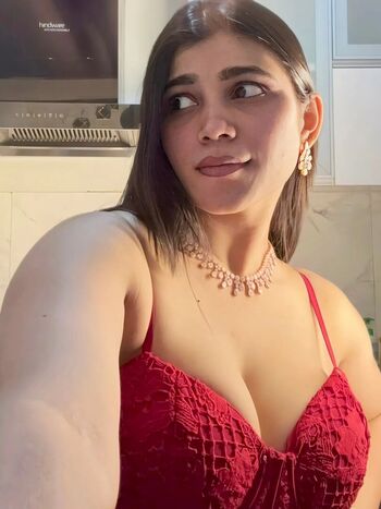 Saadhananaidu leaked private photo uncensored HD quality