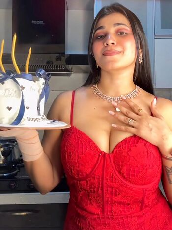 Saadhananaidu leaked private photo uncensored HD quality