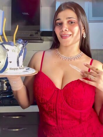 Saadhananaidu leaked private photo uncensored HD quality