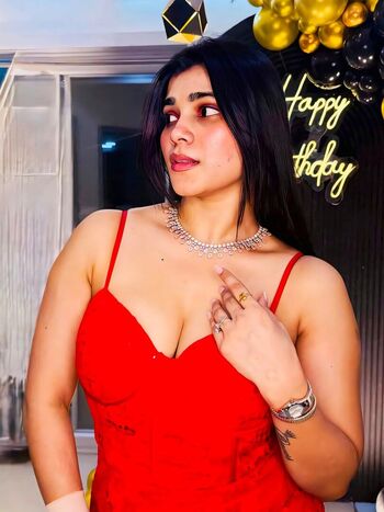 Saadhananaidu leaked private photo uncensored HD quality