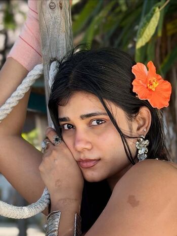 Saadhananaidu leaked private photo uncensored HD quality