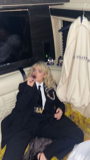 Sabrina carpenter  page leaked private photo uncensored HD quality