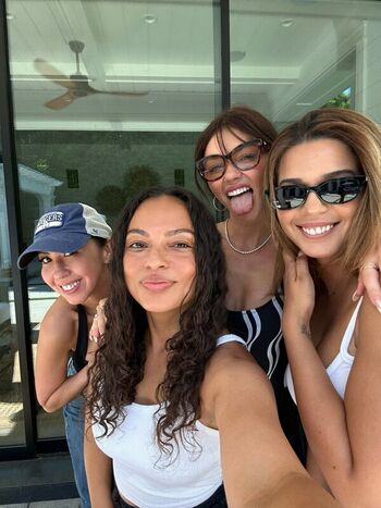 Sarah hyland leaked private photo uncensored HD quality