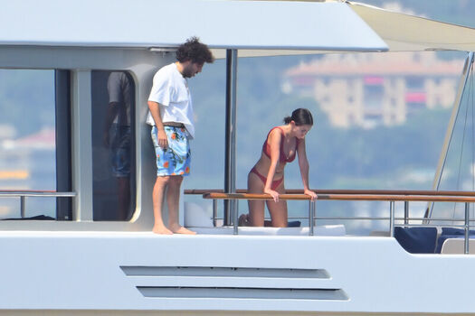 Selena gomez  page leaked private photo uncensored HD quality