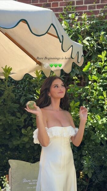 Selena gomez  page leaked private photo uncensored HD quality