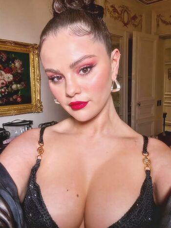Selena gomez  page leaked private photo uncensored HD quality