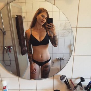 Show your girlfriend page leaked private photo uncensored HD quality