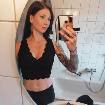 Show your girlfriend page leaked private photo uncensored HD quality