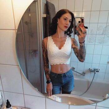 Show your girlfriend page leaked private photo uncensored HD quality