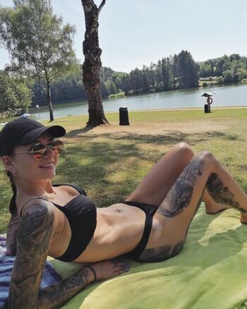 Show your girlfriend page leaked private photo uncensored HD quality