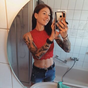 Show your girlfriend page leaked private photo uncensored HD quality