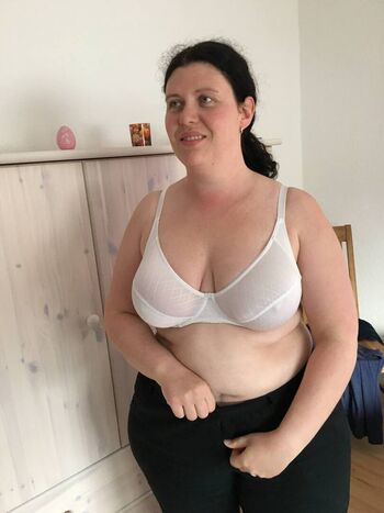 Show your girlfriend leaked private photo uncensored HD quality