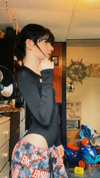 Show your girlfriend page leaked private photo uncensored HD quality