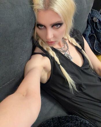 Taylor momsen  page leaked private photo uncensored HD quality