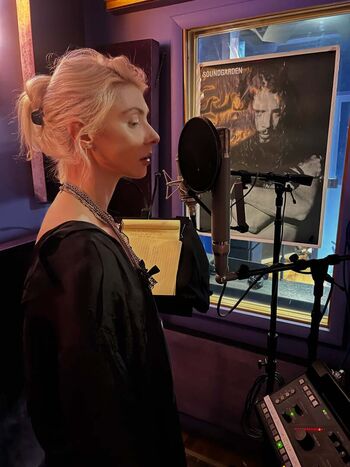 Taylor momsen  page leaked private photo uncensored HD quality