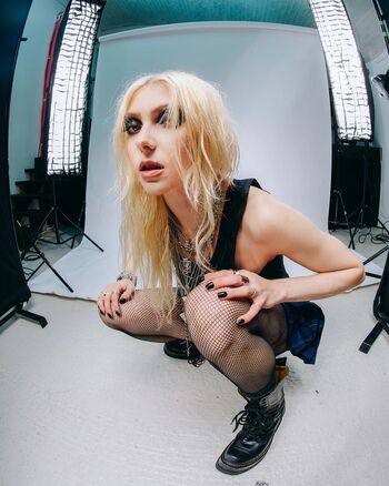 Taylor momsen leaked private photo uncensored HD quality