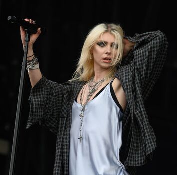 Taylor momsen leaked private photo uncensored HD quality